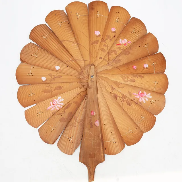 Japanese wooden fan with lacquered patterns and painted decoration, early 20th Century.