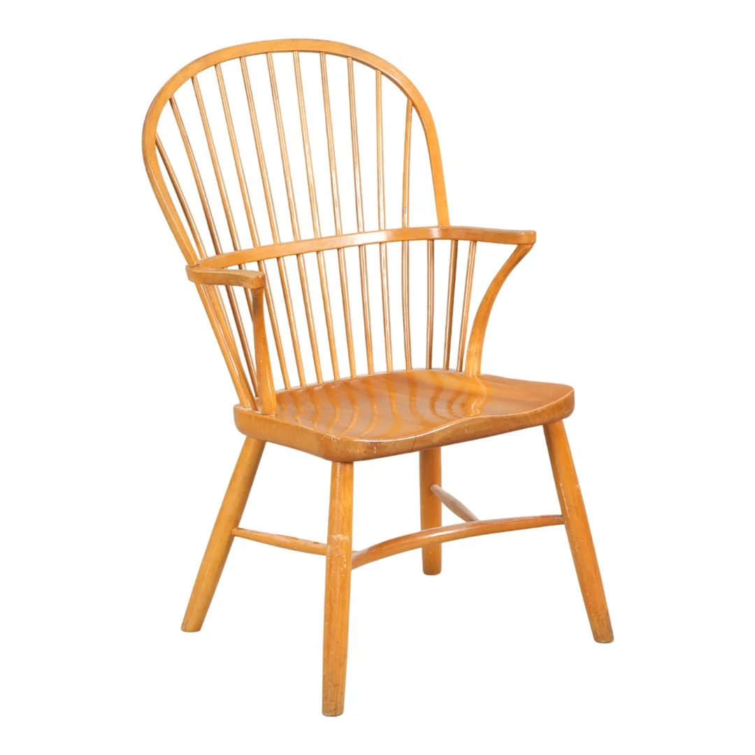 PALLE SUENSON. Fritz Hansen. 'Windsor' armstol af bøg og elmetræ, model 1728. — Armchairs & Chairs — Bidstrup Auktioner