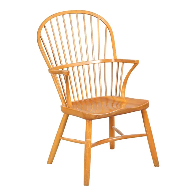PALLE SUENSON. Fritz Hansen. 'Windsor' armstol af bøg og elmetræ, model 1728.