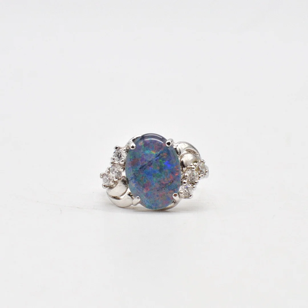 RING MIT GROSSEM OPAL UND ZIRKONIA, STERLINGSILBER FASSUNG, 1950 ER, GRÖSSE NO. 19/ 59MM. — Rings — Kunst- und Auktionshaus Kleinhenz