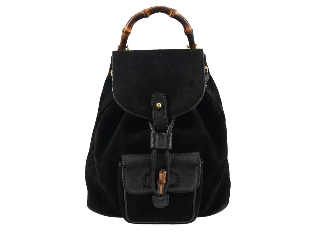 RYGGSÄCK, GUCCI, svart mocka, läder, bambu handtag, guldfärgade beslag, 22x24x7 cm, bruksslitage. — Accessoarer/Väskor — Kaplans