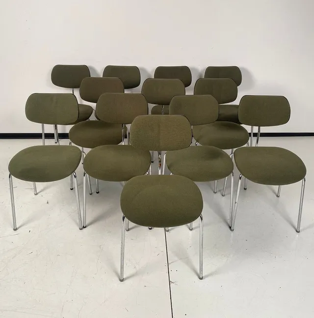 EGON EIERMANN. Set aus zwölf Stühlen Modell „SE 68“ für Wilde & Spieth, Deutschland.