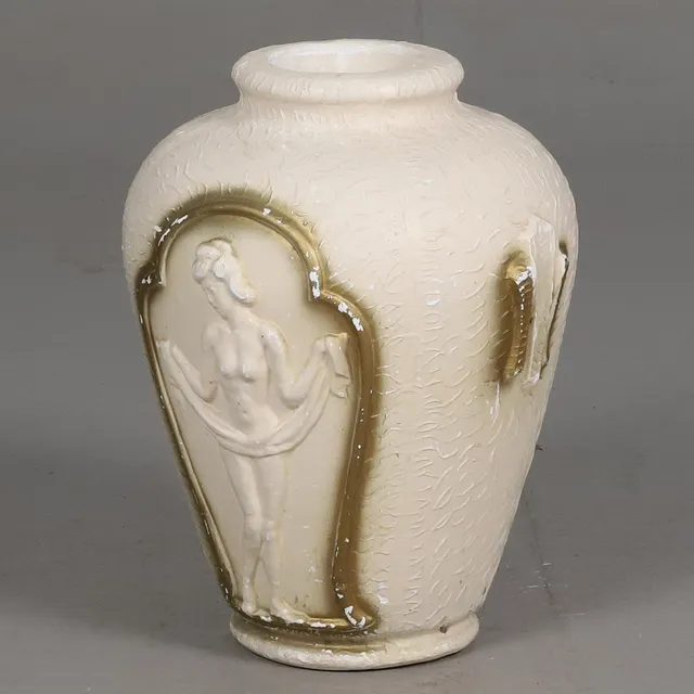 GOLVVAS, bemålad gips, reliefdekor, början av 1900-tal.