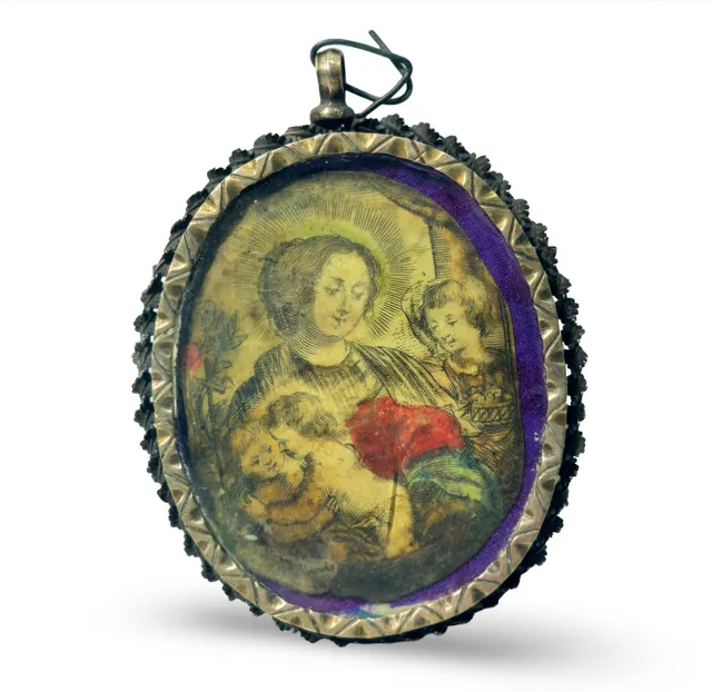 Relicario en plata con imagen de Virgen Maria, Jesús y San Juan Bautista. Siglo XVIII.