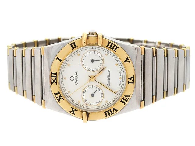 OMEGA, Constellation, s.k. "Uggla", Cal 1445, Serie nr. 50325034, Ref nr. DR 396.1080, Boett nr. 396.1070 / 396.1080, herrur, 32,5 mm, stål/guld, quartz, safirglas, dag, datum, skadad urtavla, skadad boett (se bilder), integrerad originallänk (halvstav, skadad), viklås, Ref nr. 1448/012, ca 1986.
