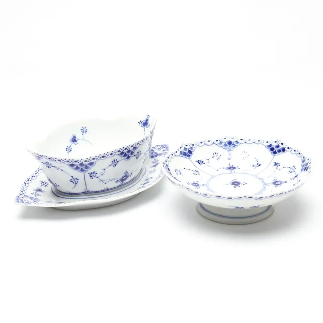 PORSLIN, två delar, Royal Copenhagen, Musselmalet.