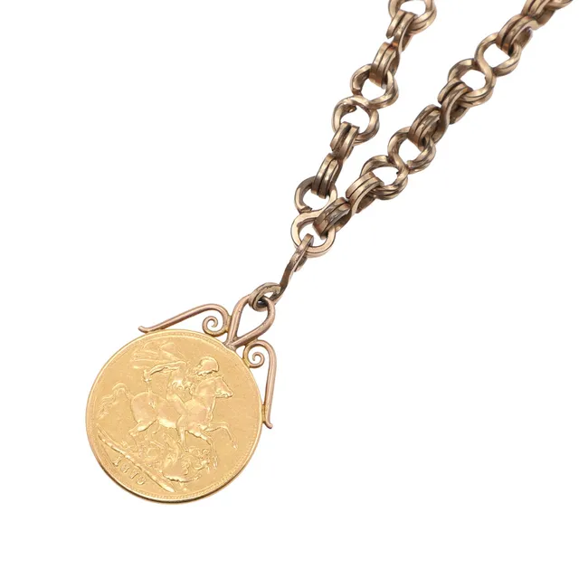 A GOLD SOVEREIGN PENDANT.