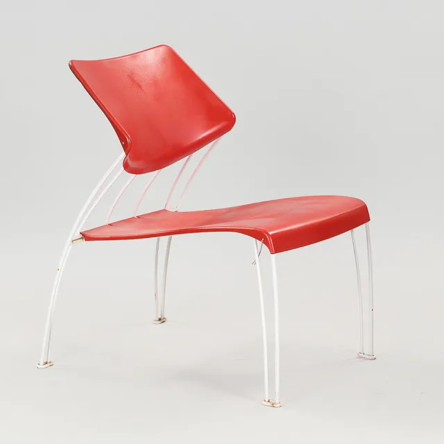 MONIKA MULDER (FØDT 1972). Loungestol af hvidlakeret metal og formstøbt plastik, model "PS Hässlö", IKEA, Sverige, 1990'erne.