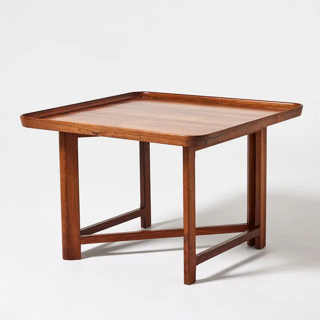 ERIK CHAMBERT. Soffbord, AB Chamberts Möbelfabrik, Norrköping 1945, jakaranda.