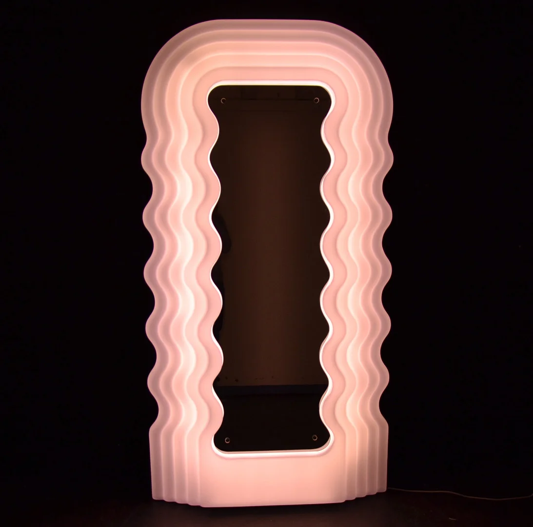 ETTORE SOTTSASS. ULTRAFRAGOLA SPIEGEL POLTRONOVA. — Other — Colombos
