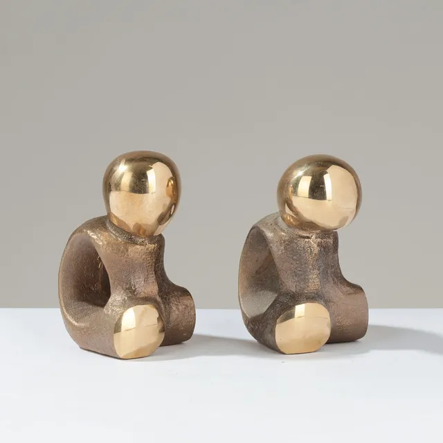 ERLING ANDERSEN (1937-2010). Et par skulpturelle bogstøtter af bronze, "Optimist" og "Pessimist", Danmark, 1900-tallets anden halvdel, (2).