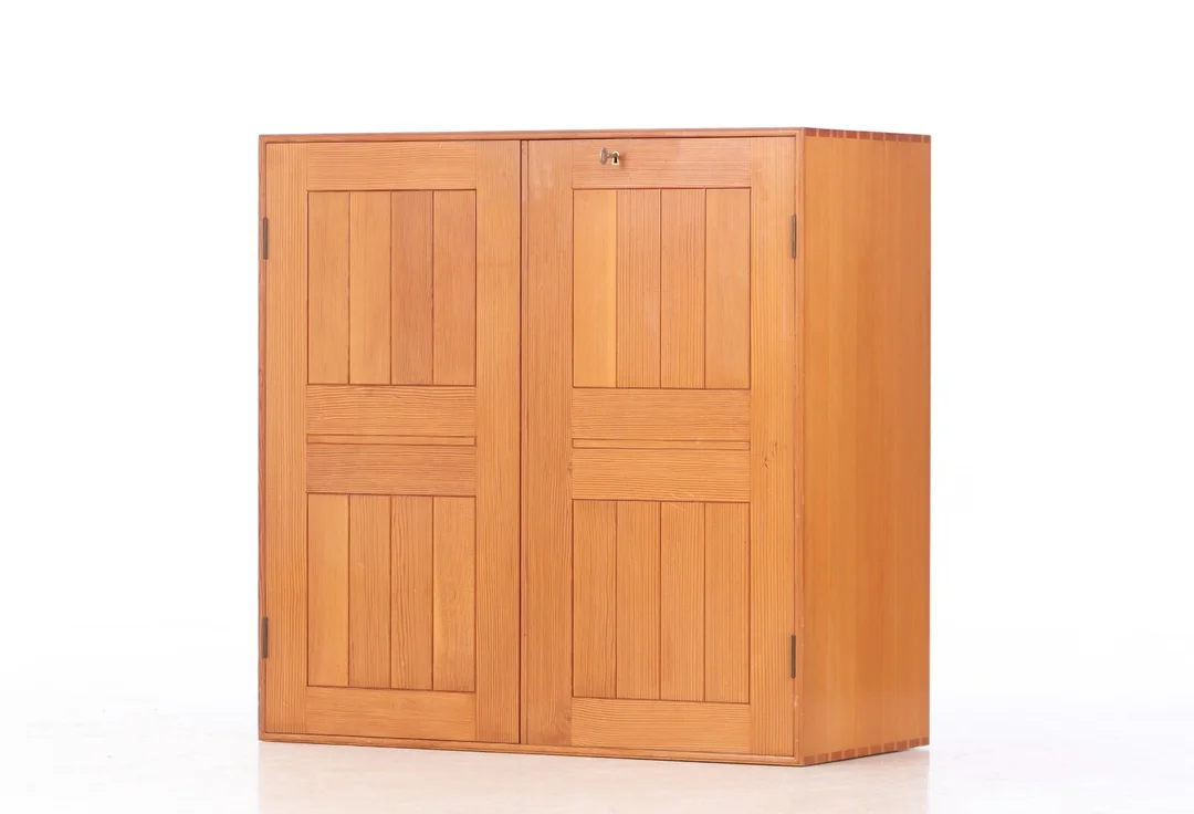 Mogens Koch for Rud. Rasmussen. Cabinet module of Oregon Pine — Furniture/Cabinets, chests of drawers — Lauritz