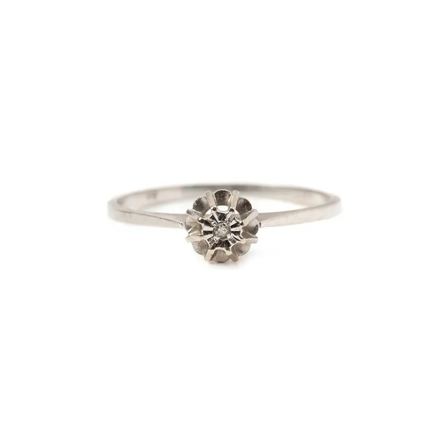 RING, 18K vitguld med åttkantslipad diamant.