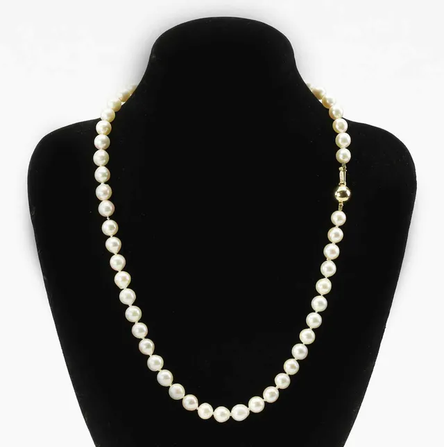 PÄRLCOLLIER, lås i Guld 18K, odlade pärlor, 1900-talets slut.