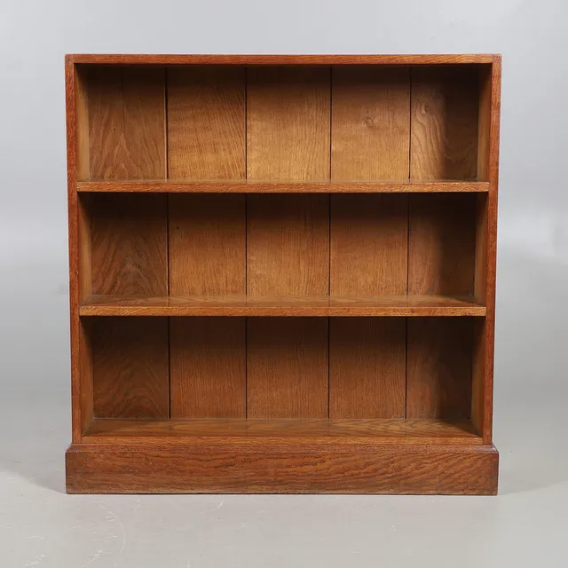 GORDON RUSSELL - COTSWOLD SCHOOL OAK BOOKCASE.