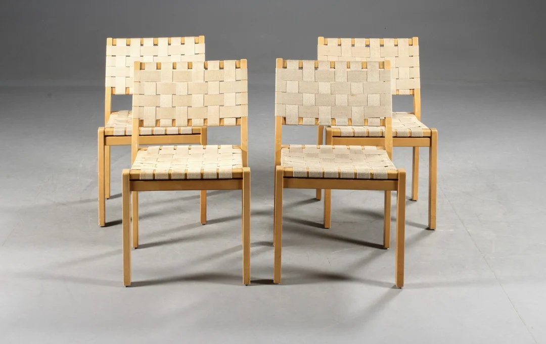 Alvar Aalto. Fire spisestole / stabelstole, model 611 (4) — Furniture/Chairs — Lauritz