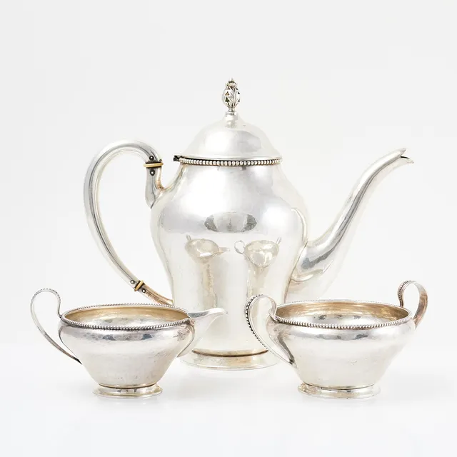 KAFFESET, 3 dlr, silver, hamrad dekor samt dekor av pärlband, Karl Andersson, Stockholm 1930-31.
