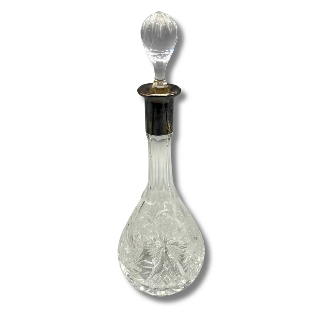 KARAFFE AUS KRISTALLGLAS MIT NEUSILBER KOPF UND GLASSTÖPSEL. — Utility glass — Auktionshaus Stuber's Hammerschlag