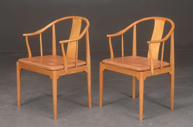 Hans J. Wegner. A pair of armchairs, 'Kinastol'. (2)
