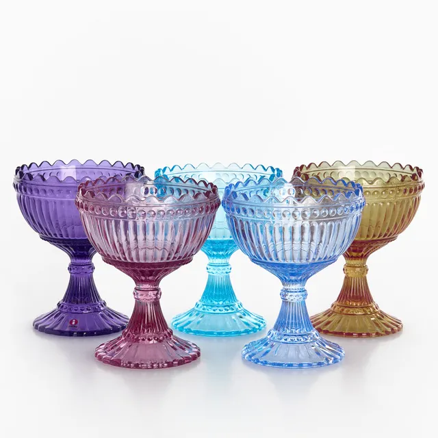 ARMI RATIA. 5 st. "Maribowl" ur serien Mariskooli, Marimekko / Iittala, Finland.