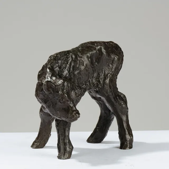 GUDRUN LAUESEN. Kalv, figurin af diskometal, Just Andersen, model nr. D2405, Danmark, formgivet 1947.