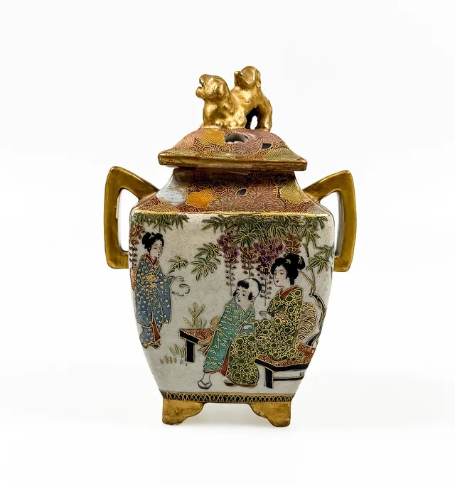 RÖKELSEKAR med lock, Satsuma, Meiji, Japan, 18/1900-tal.