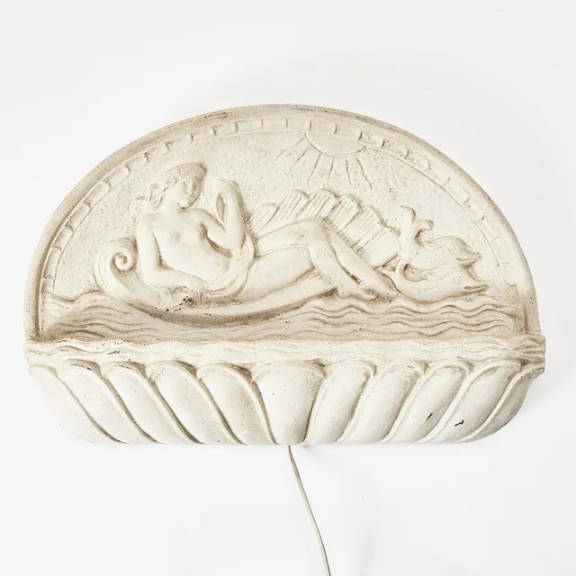 ERLING VALLDEBY (1899-1973). Vägglampa, sannolikt för Bjerkås Armatur, 1940-tal, bemålad konststen, Swedish Modern.