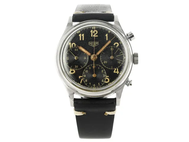 HEUER, s.k. "Military Style Hands" "Gilt Dial", kronograf, Cal Valjoux 71, Serie nr. 752329, Ref nr. 346 NR, Boett nr. 60574, herrur, 37,5 mm, stål, manuell, plexiglas, OBS: tryckknapp saknas, boett signerad "Ed.Heuer & Co", läderband, ca 1944.