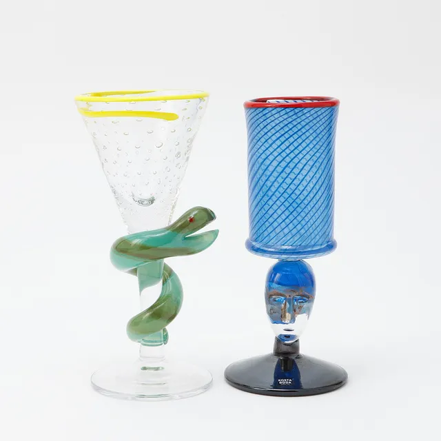 ULRICA HYDMAN VALLIEN & BERTIL VALLIEN. Pokaler, 2 stycken, "Rendezvous/Hon och han", glas, Kosta Boda.