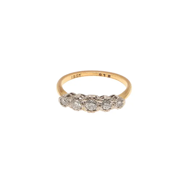 A DIAMOND FIVE STONE RING.