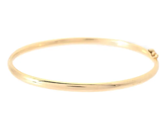 ARMRING, 18K guld, öppningsbar modell, innermått ca 6 cm x 5,5 cm, säkerhetsåtta, vikt ca 6,8 g.