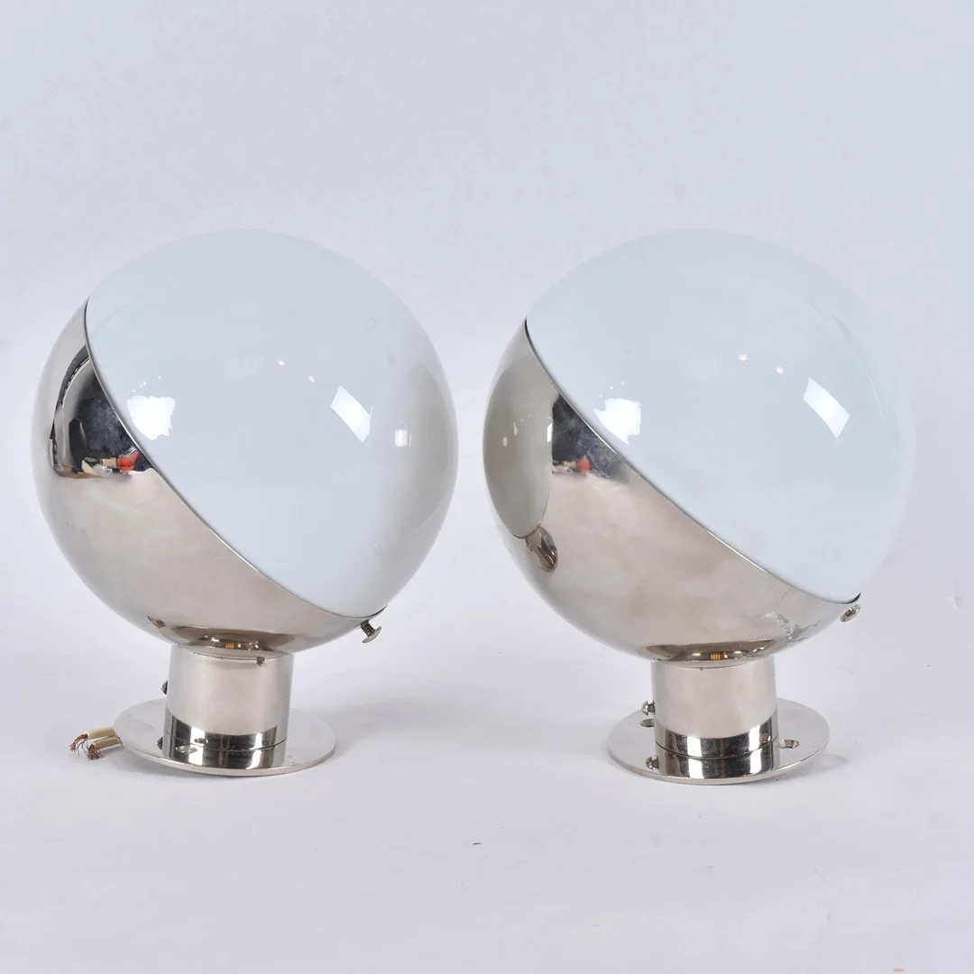 WILHELM LAURITZEN. Vägglampor, ett par, "Mod 10630", Louis Poulsen, Danmark. — Wall Lights — Halmstads Auktionskammare