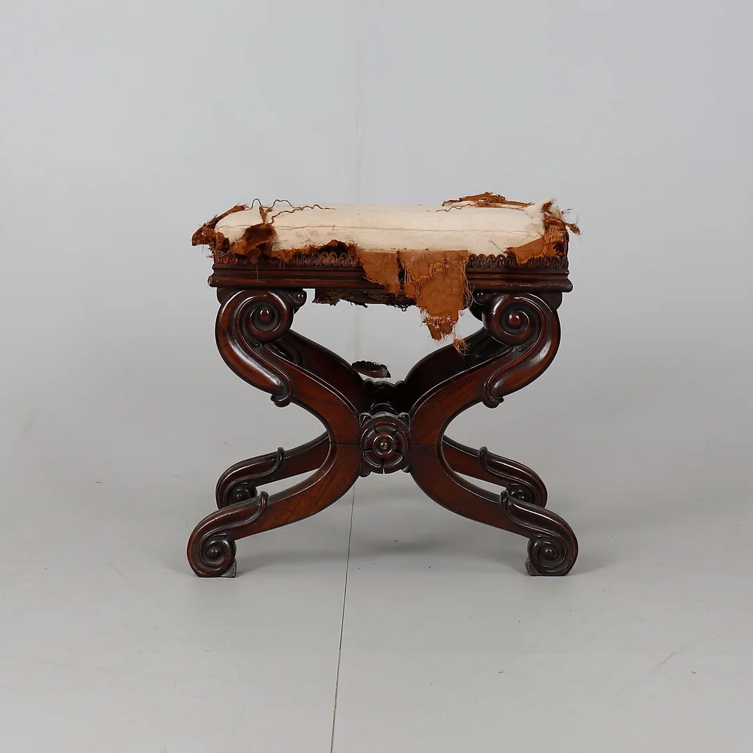 A WILLIAM IV ROSEWOOD FOOTSTOOL. — Armchairs & Chairs — Dreweatts Online