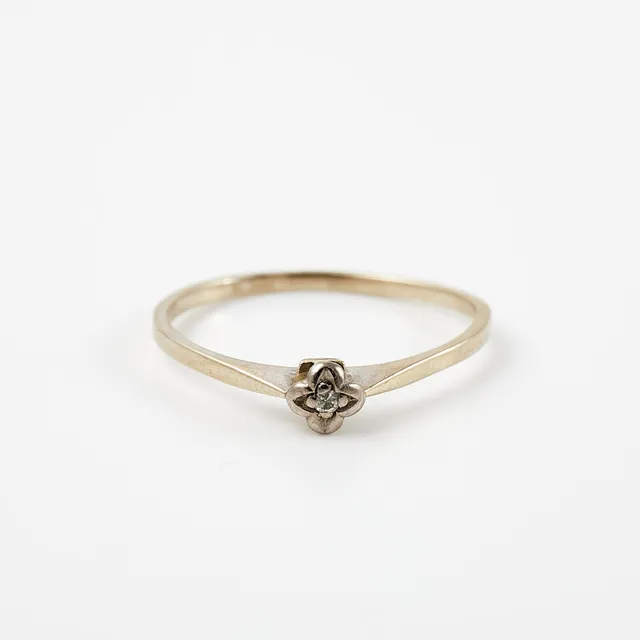 RING, 18 k vitguld, 1 åttkantslipad diamant, ca 0,01 ct, finska kontrollstämplar.
