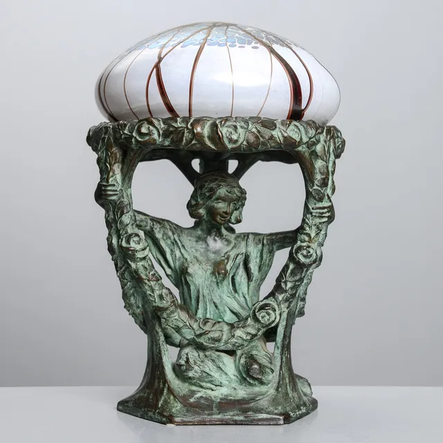 ALICE NORDIN. Bordslampa, Art Nouveau, Herman Bergman Konstgjuteri, Stockholm, signerad samt daterad 1912.