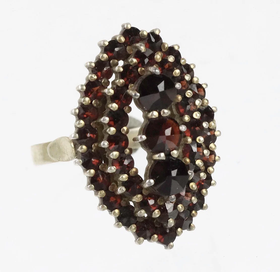 ANTIKER GRANAT RING, Silber 900. — Rings — Auktionshaus Bossard