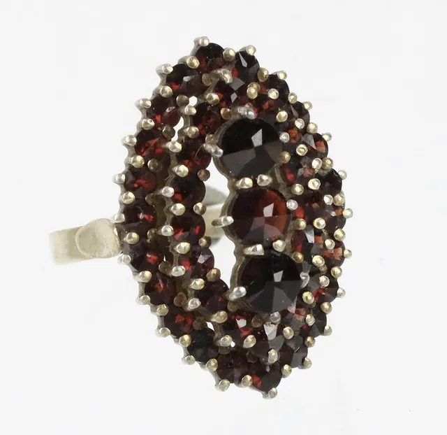 ANTIKER GRANAT RING, Silber 900.