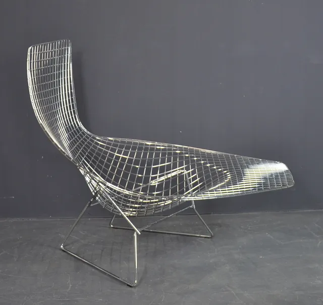HARRY BERTOIA. ASYMMETRIC CHAISE KNOLL.