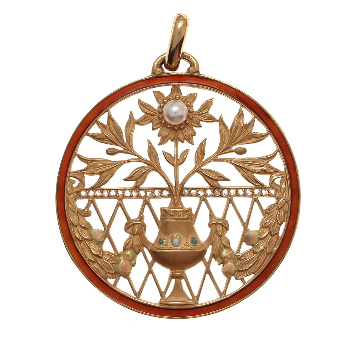 “Noucentista” floral pendant in gold, circa 1925. — Brooches & Pendants — Balclis
