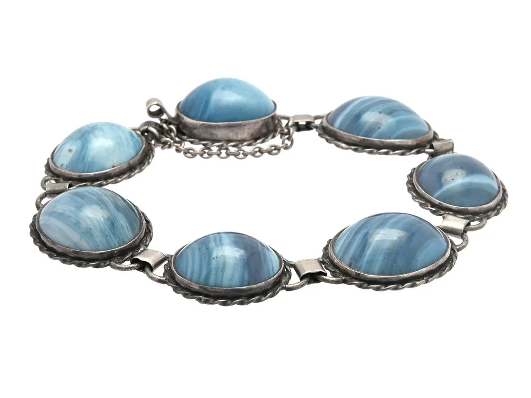 ARMBAND, silver, bergslagssten, Märta Lindgren, Nora 1960, längd 19,5 cm, vikt 32,2 g. — Smycken/Armband — Kaplans