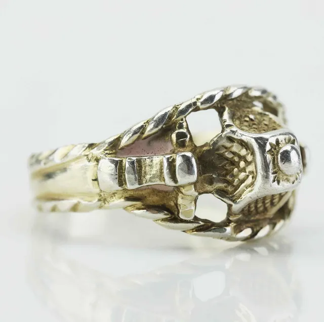 RING, sk "knoppring/knappring", förgyllt sterlingsilver, Bror Carlsson, Öbergs Guldsmedsaffär, Hudiksvall, 1976.