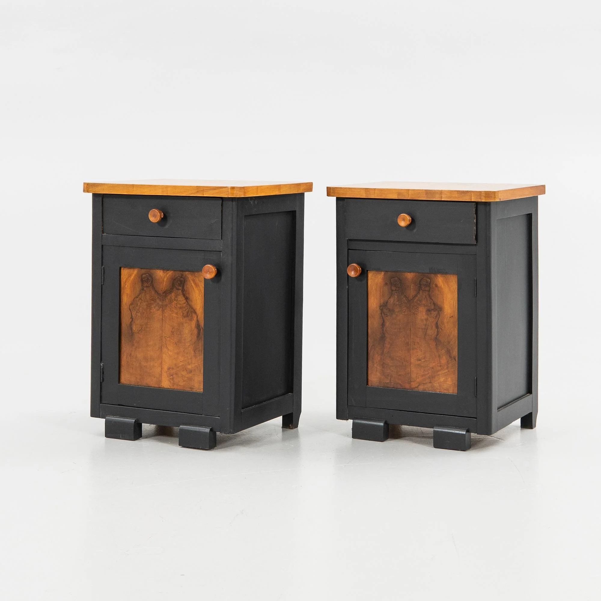 Sängbord, ett par, Art Deco, 1900-talets första hälft. — Möbler/Bord — Bukowskis