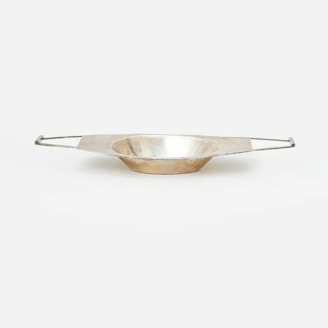 ELON ARENHILL. Skålfat med hänklar, sterling, Malmö, 1960. Vikt 155 gram.