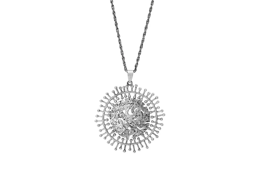 TAPIO WIRKKALA, hänge med kedja, Full Moon, silver, Kultakeskus, Finland, höjd ca 55,0 mm, kedja 44 cm, vikt 13,0 g. — Smycken/Hänge med kedja — Kaplans