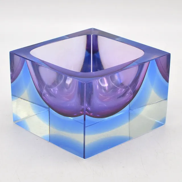 FLAVIO POLI. MURANO DESIGNERSCHALE, SOMMERSO, ITALIEN, UM 1950.