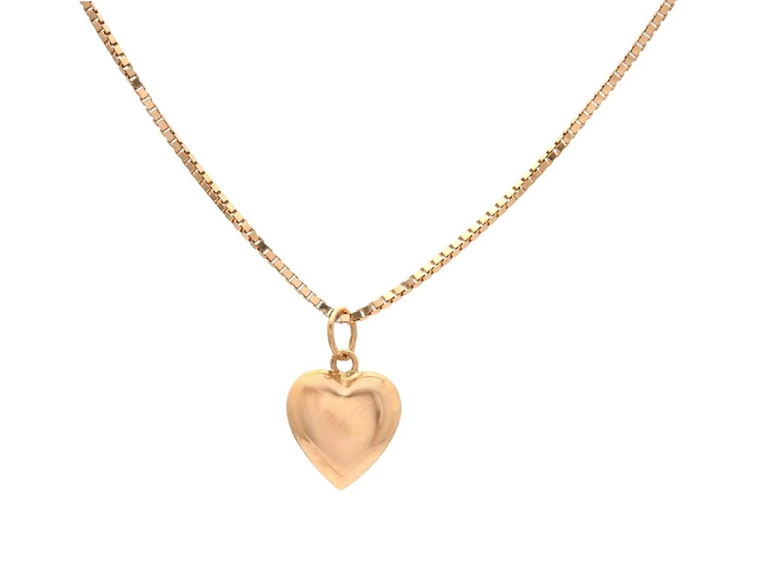 HÄNGE/KEDJA, 18K guld, hjärta, venezialänk, höjd 17 mm, längd 40,5 cm, vikt 4,3 g. — Smycken/Hänge med kedja — Kaplans