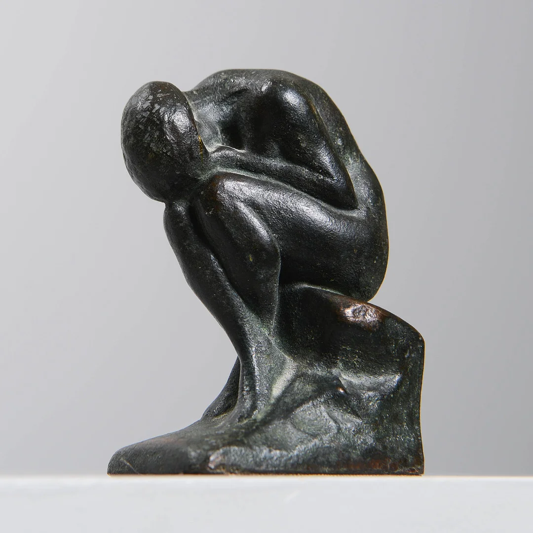 HALVAR FRISENDAHL. Skulptur, "Sorg", patinerad brons, signerad H. Frisendah. — Sculptures & Bronzes — Formstad Auktioner