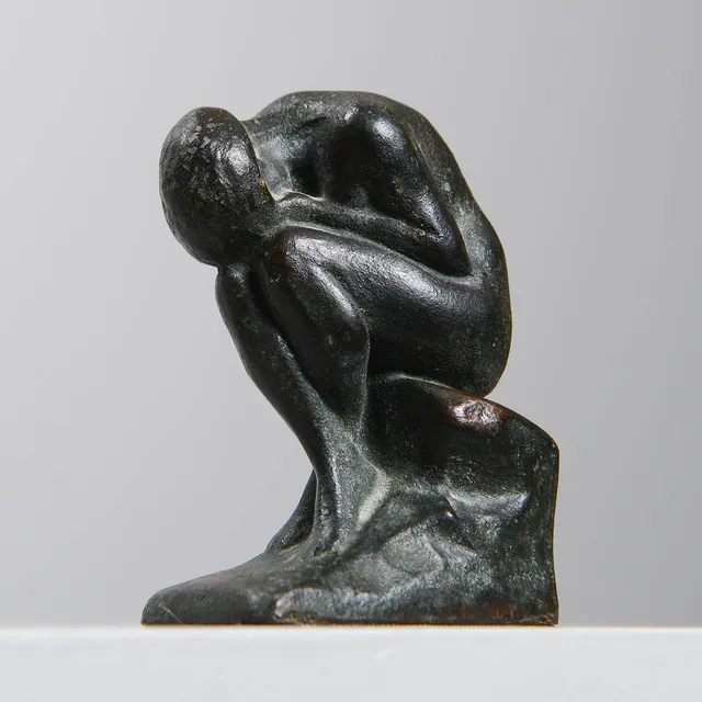 HALVAR FRISENDAHL. Skulptur, "Sorg", patinerad brons, signerad H. Frisendah.