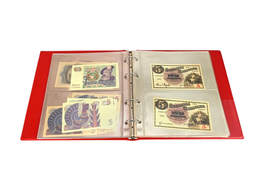 SEDLAR I PÄRM, 30 st 5 Kr 1939-1981, 5 st 10 Kr 1937-1977, 3 stjärnmärkta, mycket blandad kvalité. — Mynt/Sedel — Kaplans