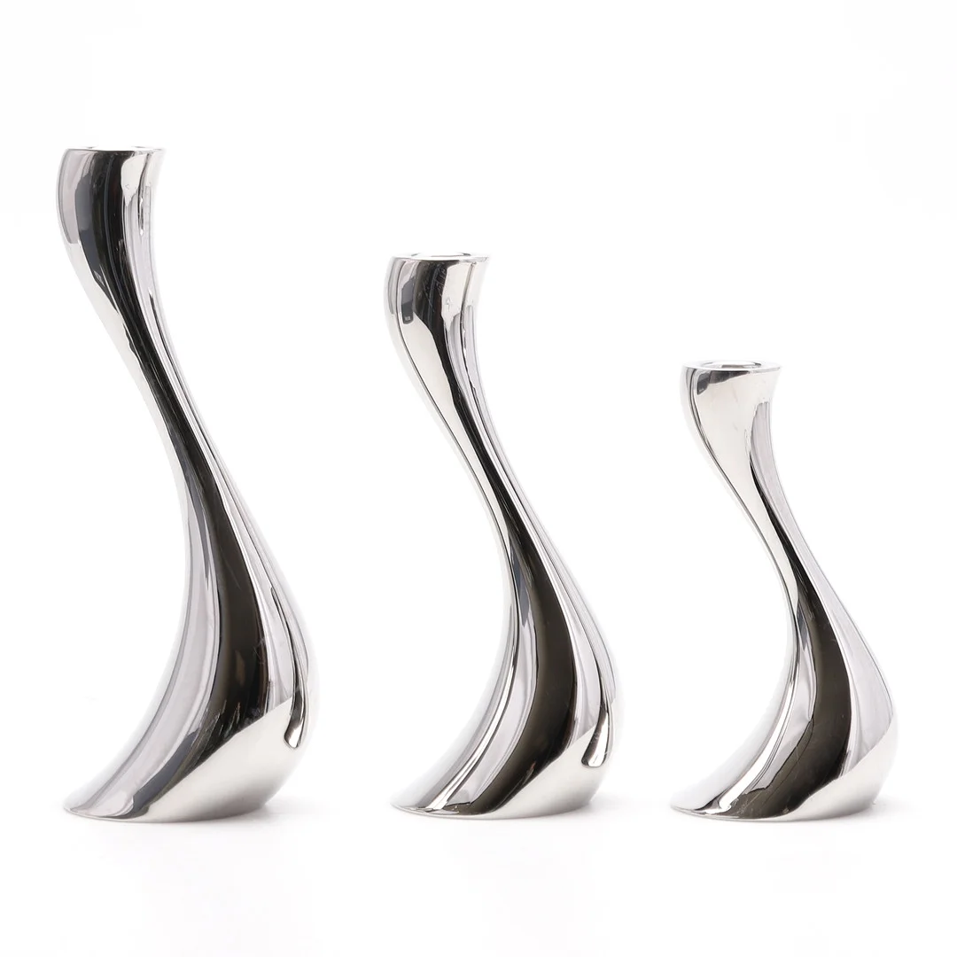 CONSTANTIN WORTMANN. Ljusstakar, 3 st, "Cobra", Georg Jensen. — Candlesticks — Crafoord Auktioner Malmö